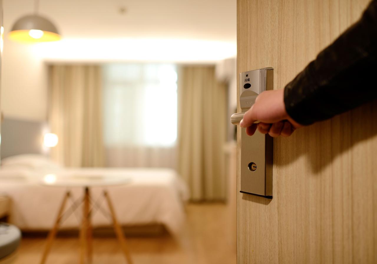 Hotel Shelton'S Rezidor Péšávar Exteriér fotografie